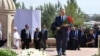 Qozog'iston Prezidenti Nursulton Nazarboyev Samarqandda Islom Karimov qabrini ziyorat qilmoqda, 12-sentabr, 2016-yil.