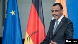 Rais wa Niger Mohamed Bazoum alipokuwa Berlin Ujerumani, Julai 8, 2021. Picha na Bernd von Jutrczenka/Pool kupitia REUTERS.