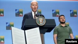 2023年7月12日，北约峰会在维尔纽斯举行，美国总统乔·拜登与七国集团领导人和乌克兰总统弗拉基米尔·泽连斯基在一次活动上发表讲话，宣布支持乌克兰的联合声明。