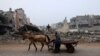 Một người đàn ông cưỡi xe ngựa dọc con phố bị tàn phá bởi vụ đánh bom của Israel ở Rafah, phía nam Dải Gaza, vào ngày 9 tháng 2 năm 2024.