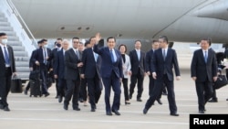 台灣前總統馬英九抵達上海的機場。（2023年3月27日）