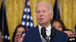 FILE - Presiden AS Joe Biden pada peringatan 12 tahun Deferred Action for Childhood Arrivals (DACA) di Gedung Putih di Washington, DC, 18 Juni 2024. (Drew ANGERER / AFP)
