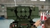 Новий пакет включає боєприпаси для HIMARS, артилерійські снаряди 155-мм та 105-мм калібру, ракети Tube-Launched, Optically-Tracked, Wire-Guided, бронебійні системи Javelin and AT-4, високоточні зенітні снаряди. На ілюстраційному фото – боєприпаси для HIMARS.