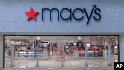 ILUSTRASI - Toserba waralaba Macy's di mal pusat kota Boca Raton, Florida, 23 April 2024. (James McEntee/AP untuk Macy's, Inc.)