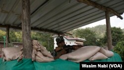 
জঙ্গিরা সাত গ্রামবাসীকে হত্যা করার পরে রাজৌরি জেলার ডাংরি গ্রামে সরকার একটি নিরাপত্তা চৌকি স্থাপন করেছে।

