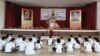 སེར་བྱེས་མཁས་སྙན་གྲྭ་ཚང་དུ་མོན་རྟ་དབང་གི་སློབ་ཕྲུག་དང་ཨ་རིའི་སློབ་ཕྲུག་ཁག་ཅིག་ལ་བོད་ཀྱི་སྐད་ཡིག་རིག་གཞུང་ཟབ་ཁྲིད་ཐེངས་དང་པོ་དེ་གནང་ཡོད་པ་རེད།