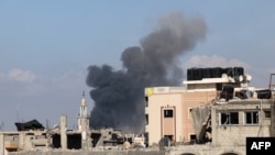 Moshi ukiwa umetanda kufuatia mashambulizi ya mabomu huko Jabalia kaskazini mwa Ukanda wa Gaza Mei 12, 2024, huku vita kati ya Israel na Hamas vikiendelea.