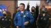 Seorang astronaut dan Wakil Direktur NASA, Operasi Penerbangan Kjell Lindgren (tendah) bersama para kru (dari kiri ke kanan) Kelly Haston, Ross Brockwell, Nathan Jones dan Anca Selariu keluar dari Habitat Mars di Houston, Texas, Sabtu, 6 Juli 2024.