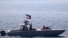 Kapal angkatan laut Garda Revolusi Islam Iran (IRGC) beroperasi di selat Hormuz pada 20 Juni 2022. (Foto: AFP/DVIDS)