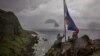 Các binh sĩ Philippines tham gia lễ chào cờ trên đảo Mavulis thuộc quần đảo Batanes, ngày 29/6/2023. Quần đảo Batanes chỉ cách Đài Loan 140 km.