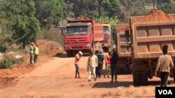 Malanje Angola Obras de desassoreamento de rio 