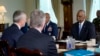 Bộ trưởng Quốc phòng Mỹ Lloyd Austin (phải) gặp Tổng Thư ký NATO Jens Stoltenberg tại Lầu Năm Góc ở Washington, 29/1/2024.