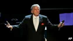 Tony Bennett gjatë koncertit për 80-vjetorin e tij në Los Anxhelos në vitin 2006