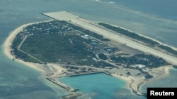 鳥瞰菲律賓控制的派格阿薩島（中國稱中業島）機場跑道工程。