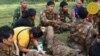KNDF က ထုတ်ပြန်ထားသည့် ဓါတ်ပုံမှာတွေ့ရတဲ့ စစ်ကောင်စီဘက်က စစ်သုံ့ပန်းများ