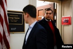 Anggota Parlemen AS George Santos di kantornya di Gedung Capitol, Washington, D.C., 1 November 2023. (REUTERS/Julia Nikhinson)