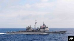 Архівне фото: ракетний есмінець США 'Chancellorsville' в Філіппінському орі, 2016 рік (Mass Communication Specialist 2nd Class Ryan J. Batchelder/U.S. Navy via AP)