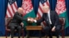Shugaban Afghanistan Ashraf Ghani (hagu) shugaba Trump (dama) yayin wata ziyara da Ghani ya kawo Amurka a bara