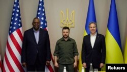 Зустріч українського президента Володимира Зеленського з держсекретарем США Ентоні Блінкеном та очільником Пентагону Ллойдом Остіним, 24 квітня 2022 року. Фото Офісу президента України через Reuters