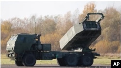 资料照片：美国海马斯多管火箭炮系统（HIMARS）