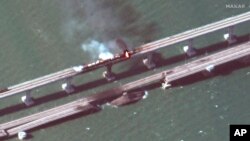 Daraja la Kerch linalounganisha Crimea na Russia lililoharibiwa Jumamosi Oct 8 2022