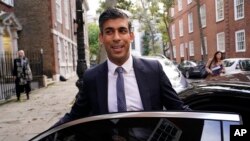 Kandida pou lideship pati Konsevate a, Rishi Sunak kite biwo kanpay la nan vil Lond, Lendi 24 Oktob, 2022. 