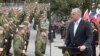 Gouvènè Crimean fè lwanj sòlda yo nan parad militè nan Sebastopol