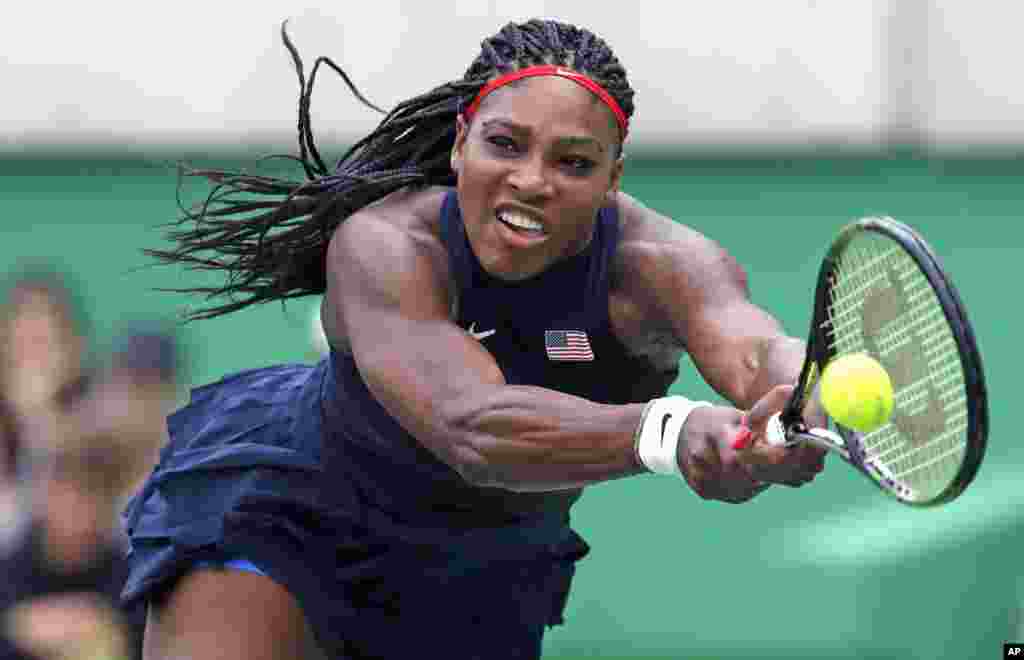 Serena Williams wa Marekani katika mechi ya tennis. 