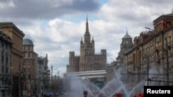 Фото: дезінфекція на вулицях столиці РФ Москви, 12 квітня 2020 року