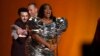 Këngëtarja Lizzo duke marrë çmimin Grammy për këngën e saj hit “About Damn Time”, 5 shkurt, 2023, Los Anxheles.