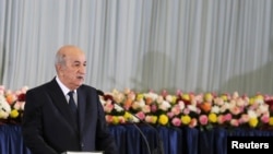 Le président algérien Abdelmadjid Tebboune prête serment lors d'une cérémonie à Alger, Algérie, le 19 décembre 2019. 