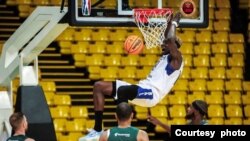 Aten James Majok double-double sparks US Monastir over Beira in Dakar Arena on Sunday.(Photo BAL).