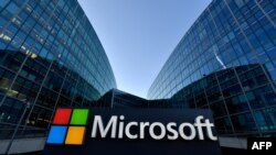 FRANCE-ÉDUCATION-AI-MICROSOFT-ÉCOLE