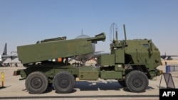 參加2021年迪拜航空展的美國M142海馬斯火箭發射車。(2021年11月15日)