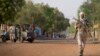 Le kidnapping a été imputé au Groupe de soutien à l'islam et aux musulmans (GSIM, ou Jnim suivant l'acronyme arabe), alliance jihadiste affiliée à Al-Qaïda.