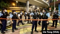 大批警員圍封銅鑼灣維多利亞公園附近的路口。(美國之音/湯惠芸)