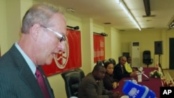 Christopher McMullen, embaixador americano em Angola
