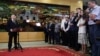 Президент России Владимир Путин беседует с российскими СМИ перед своим отлетом в международном аэропорту Ной Бай в Ханое 21 июня 2024 года