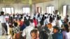 လွတ်လပ်သော စုံစမ်းစစ်ဆေးရေးကော်မရှင်ဥက္ကဋ္ဌ နဲ့အဖွဲ့ မောင်တောမြို့ခံတွေကို သွားရောက်တွေ့ဆုံ မေးမြန်းစဉ်။ (ဓာတ်ပုံ-MOI)