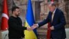 Ukrajinski predsjednik Volodimir Zelenski rukuje se sa turskim predsjednikom Redžepom Tajipom Erdoganom u Istanbulu (Foto: OZAN KOSE / AFP)