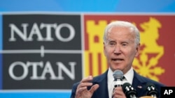 El presidente de EEUU, Joe Biden, pronuncia las palabras finales de la Cumbre de la OTAN en Madrid, España el 30 de junio de 2022.