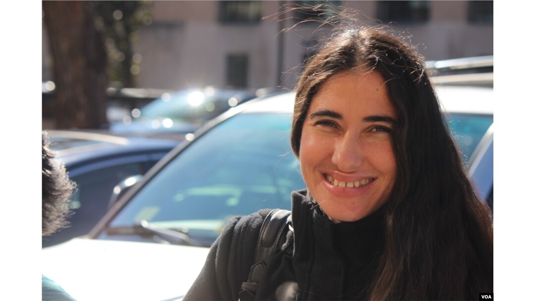 Yoani Sánchez visita la VOA