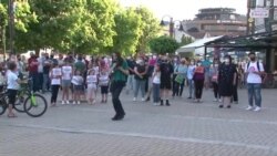 Реакции од родители за законот за учебници