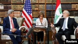 John Kerry (à g.) et le ministre irakien des Affaires étrangères Ibrahim al-Jaafari à Baghdad le 10 septembre (Reuters)