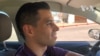 El venezolano Carlos Abreu, de 32 años, emigró hace tres años a Uruguay junto con su esposa. Ahora trabaja manejando para Uber en Montevideo. 