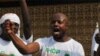 Para pendukung Presiden terpilih Alassane Ouattara membawa poster anti-Gbagbo di Abidjan.