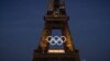 Олимпийские кольца на Эйфелевой башне. Париж. 7 июня 2024г. (AP Photo/Aurelien Morissard)