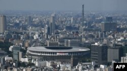 Mandhari ya uwanja wa taifa (katikati), eneo kuu ambapo itafanyika michezo ya Olimpiki 2020, Tokyo, Juni 21, 2021. (Photo by Kazuhiro NOGI / AFP)