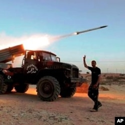 Des rebelles libyens à l'oeuvre