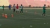 Ateliers physiques des joueurs du Casa-Sport au Stade Demba Diop, à Dakar, le 13 juin 2017. (VOA/Seydina Aba Gueye)